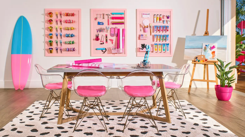Illustration for article titled Barbie's Malibu Dreamhouse Looks Like a Cry for Help